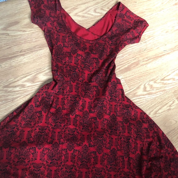 Red Short Sleeve Dress with Black Pattern - Picture 4 of 6